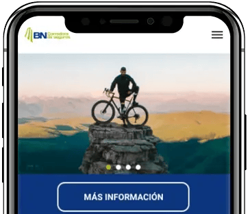 Vista de la aplicación móvil de BN Corredora de Seguros en un teléfono inteligente, mostrando banner con persona en bicicleta sobre una roca y botón de más información