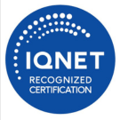 Certificación internacional IQNet Recognized Certification en fondo azul