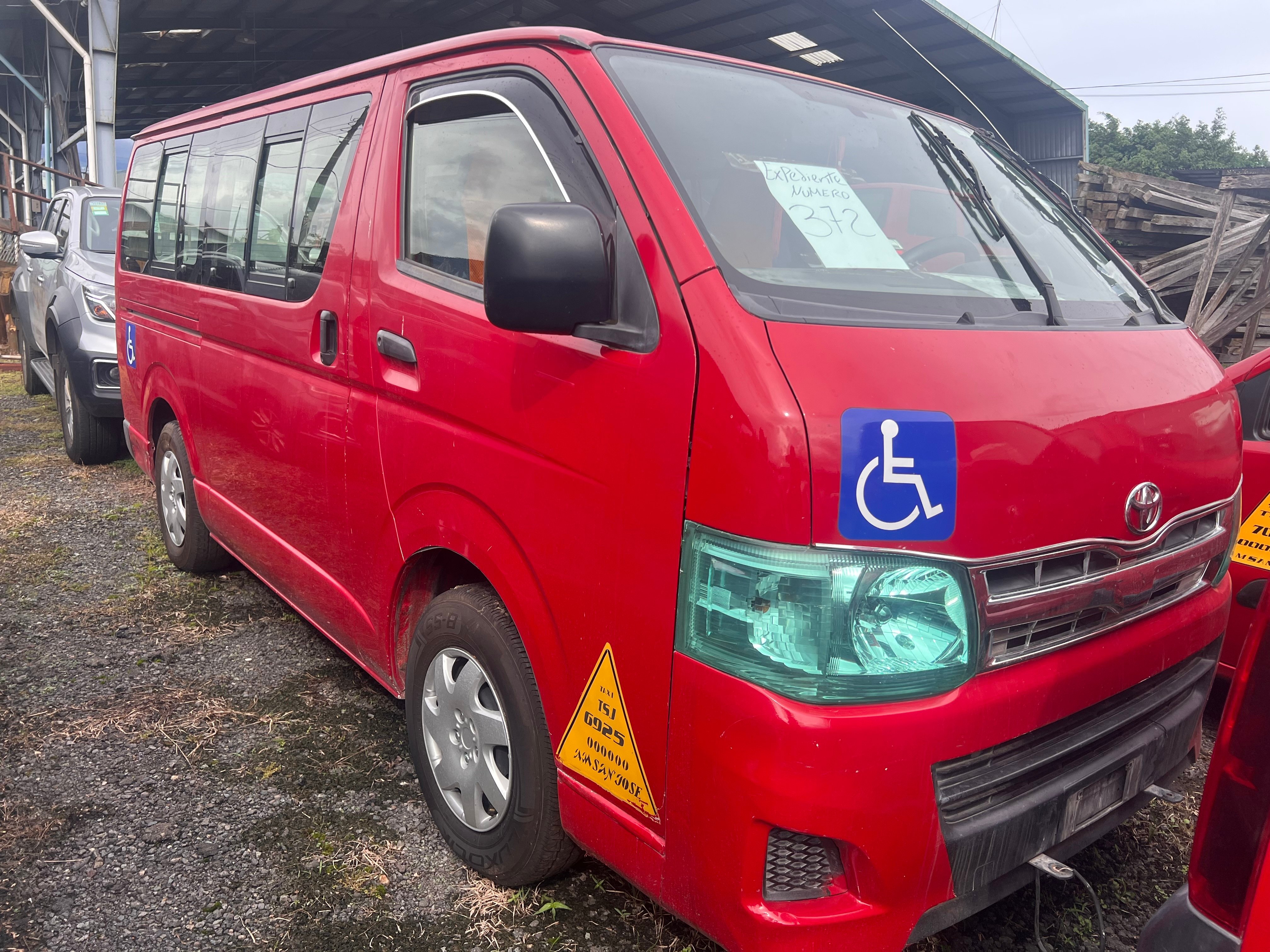 Fotografía 1 de MICROBUS TOYOTA HIACE , modelo 2012 (6938-1)